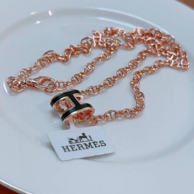 Hermes 爱马仕项链 H字母椭圆系列首饰 进口珐琅镀.猪鼻子链条经典搭配 边上Logo清晰 新品 简单时尚专柜一致 火爆款出货 设计独特 前卫 男女必备款
