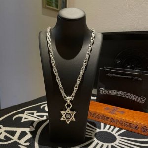 新款 专柜品质 Chrome Hearts克罗心 经典复古环扣字母项链，六星芒吊坠 凹凸造型不同的花纹设计风格 呈现出与众不同 十字架 童军花是克罗心的志 所以
