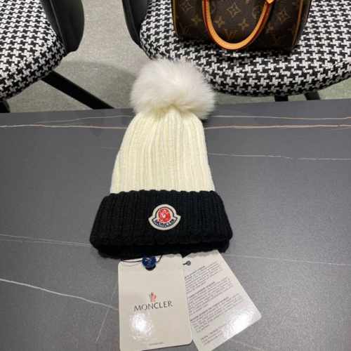 Moncler 蒙口撞色毛线帽配色狐狸毛球