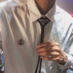 配包装 prada 普拉达 倒三角新款潮流字母领结 领带 男女同款搭配衬衫非常百搭 时尚潮流 戴上它满满的高大上