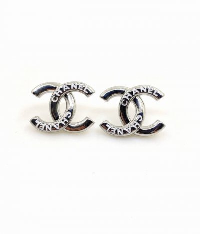 chanel 最新款白金白色字母耳钉 一致Zp黄铜材质