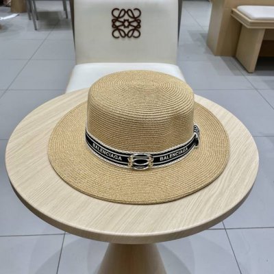 balenciaga巴黎世家夏季新款细辫小盆帽 实用的高颜值美物，夏日就是需要清凉色系， 超美平顶遮阳凹造型利器，Pp草遮阳具好！ 材质:100%植草 头围:5
