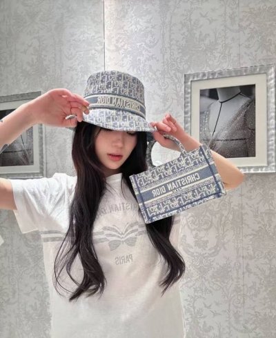 dior 迪奥 新款原单渔夫帽， 精致純也格调很有感觉，很酷很时尚，专柜断货热门，质量超赞