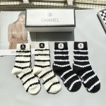 配包装 一盒四双 Chanel香奈儿 爆款中筒袜高版本 好看到爆炸 欧美大牌中筒袜潮人必不能少的专柜代购品质 袜子 搭配起来超高逼格 时髦度爆表啊啊啊啊 推荐推
