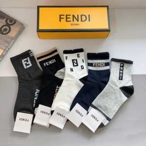 配包装 一盒5双 Fendi 芬迪经典中筒男款袜子高版本纯棉材质柔软，秒杀市场普通货，经典的双F图案Logo，专柜同步袜子大牌出街，潮人必备，超好搭