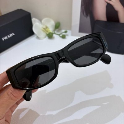 prada 普拉达 男女款墨镜 高档 潮流时尚百搭款百搭瘦脸太阳镜 高品质 ！开车太阳镜 ！
