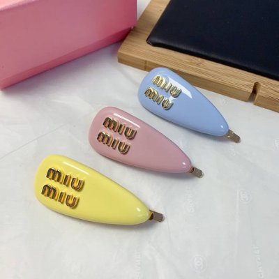 Miumiu缪缪 miumiu发夹 新款漆皮一字夹边夹刘海夹压夹日常精致小单品 气质百搭小仙女必入单品 宝藏款 闭眼入推荐款 单个