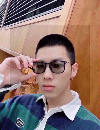阿玛尼Armani 原单品质男士女士偏光太阳镜 材质 高清宝丽来偏光镜片 板材印字Logo镜腿 看细节就知道大师手工制作设计 做工精致 高端大气 适合旅游出行