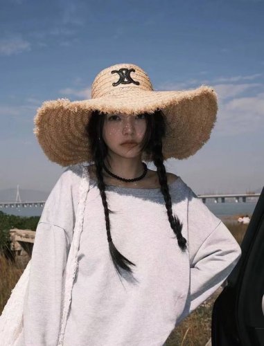 跑量 定制款 不退换 终于到货啦[捂脸] 凯旋门专柜同款 拉菲草毛边大帽檐刺绣Logo 海边度假遮阳必须品