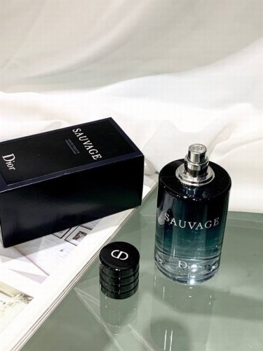 专柜品质 Dior Sauvage Edt迪奥旷野男士淡香水 渣男香当之无愧了，快给老公买起来！超爱了 ì _ í 本真狂野，尊贵而又优雅，行走的荷尔蒙啊～～