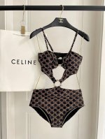 Celine专柜新款 连体泳衣 对版五金适合多种场景的游泳衣 海边 游泳池 温泉 水上乐园 漂流都可以内搭也完全可以 连体设计遮肉显高挑 腹部有点肉肉也不影响咱
