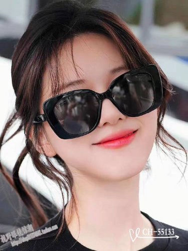 法国香奈儿-Chanel . 宝丽来树脂高清镜片 . Tr镜架-轻便佩戴舒适 . Size 63-17-140 . 新款小香太阳镜减轻强光负担 遮挡有害光线防辐