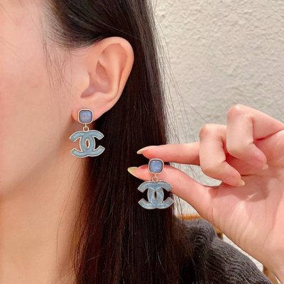 Chanel香奈儿 中古 双C耳钉原版复刻Logo 小香家的款式真心无需多介绍每一款都超好看 精致大方 非常显气质.