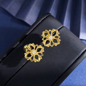 gq94 古驰Gucci时尚气质百搭镂空几何菱形花镶单颗小钻耳钉 黄铜材质 金色 重约3.6G 尺寸约1.52Cm*1.52Cm*0.25Cm