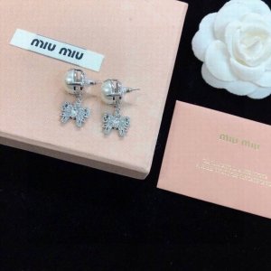 p70 Miumiu 巴黎秀场最新款蝴蝶结耳钉耳环，整个秀场下来都是这款耳钉一致正品施华洛世奇水晶配件，细节，比例，尺寸大小，无异于Zp，完美复刻