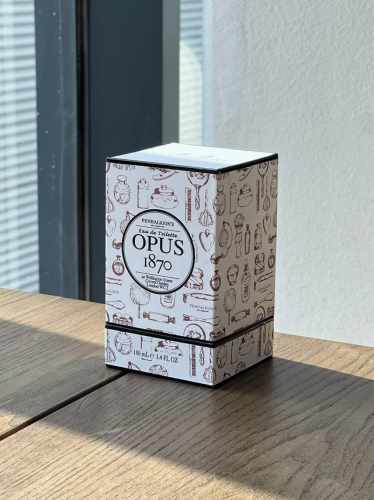 专柜品质 潘海利根Opus 咏序曲 Opus 其实是潘海利根家的经典男香。前调为波本酒香、黑胡椒、日本柚、芫荽。听起来像不像一道清爽的前菜沙拉園中调为丁香、玫瑰