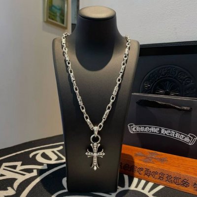 批 抖音 快手 Ins 小红书 直播热门 ，新款 专柜品质 Chrome Hearts克罗心十字架项链 ，满钻十字架吊坠，凹凸造型不同的花纹设计风格 呈现出与众