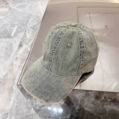 ysl圣罗兰 棒球帽 韩系风 一款简单休闲风的棒球帽 是牛仔的款式 减龄百搭 适配度很高 简单随性~ 字母刺绣部分也很精细 出街拍照拗造型非常加分~ 男女同款