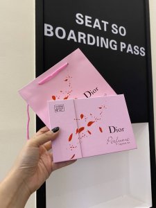专柜品质 520Dior迪奥四件套礼盒1:1高版本！可与柜子媲美！旅游必备品带着香气和男友一起旅行吧迪奥 香水Q版四件套 真的稀少，真的合算，精选了Dior家族