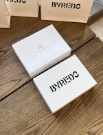 高端品质 百瑞德护手霜礼盒款Rose：玫瑰清香夹杂着树莓的温柔，甜而不腻，分寸把握的刚刚好，留香时间久隔着衣服散发着若有若无的清香，可代替香水的张扬，是给爱玫瑰