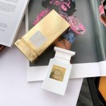 高端品质 汤姆 福特Tf阳光琥珀 100Ml 阳光琥珀:起初闻到这款香水被它简单大气的颜值吸引到了，喷上去是椰奶香味 是一款一见钟情款，除了椰奶味还能直观的感受