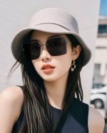 尼龙系列 Lv大框太阳镜墨镜经典的方框设计，不挑脸型，无论搭配大衣还是连衣裙都非常显气质尼龙镜片预防紫外线 型号：L9612