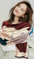 上新爱马士 双面同色印花 下手一定要快[嘴唇]四季都可以用真心美的让人非常非上身效果简直美翻了 品质非常完美整个围巾给人气场的同时又非常精致秀丽绝对值得入手的新
