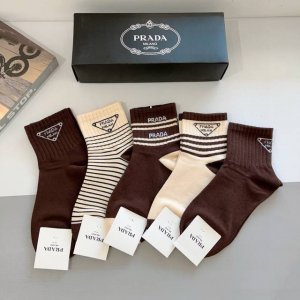 配包装 一盒5双 prada 普拉达 新款高端中筒纯棉材质袜子 爆款三角标字母专柜同步中筒袜 大牌出街 潮人必备超好搭