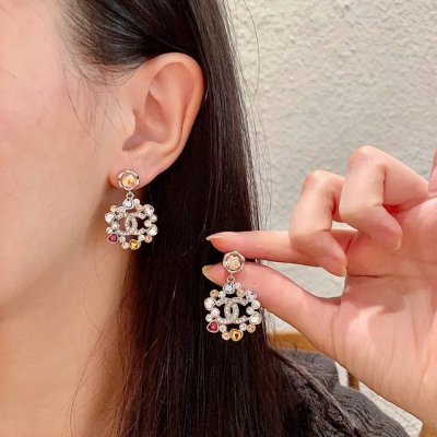 chanel香奈儿 中古 双C耳钉原版复刻Logo 小香家的款式真心无需多介绍每一款都超好看，精致大方，非常显气质
