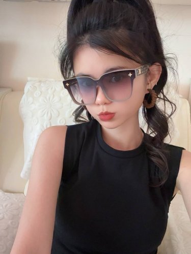 lv 2025年开春新款 潮流爆款 时尚方框太阳镜 高品质 佩戴舒适 网红潮款墨镜 型号L6303
