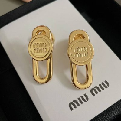 高品质 细节如图 Mu字母圆形金属搭配椭圆形镂空造型 极简有个性 特别定制的耳堵 非常有设计感 上耳精致高级感满满