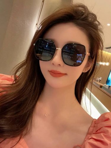 Dior-迪奥 2025开春新款 潮流爆款 时尚方框偏光太阳镜 高品质 佩戴舒适 网红潮款墨镜 型号 D3819
