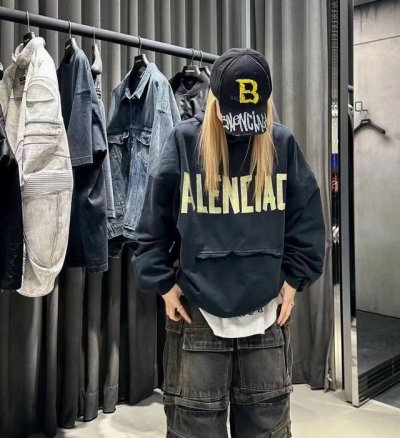 balenciaga巴黎世家新款刺绣Logo棒球帽 很酷的色系 男女佩戴都有不同Style 第一批抢先出货 巴黎粉必入款