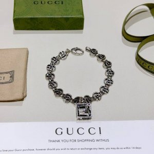 最新出炉土豪版手链 认准细节 独家高品质 Gucci古驰手链最新款的经典款 精致无论款式 质感 都是绝对的顶尖Feel 只要看一眼就懂了 超 Nice 搭配衣服