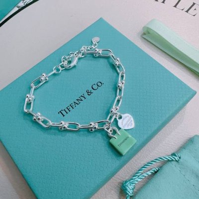 蒂芙尼 Tiffny&Co. 专柜精工银版本手链 明星同款 复古做旧风 原版复刻 纯手工打造 正品开模潮流时尚必备 男女均可佩戴 情侣款同款 摇滚朋克银风格 潮