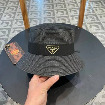 prada普拉达 2025新款大牌织带桶帽平顶草帽，出街必备超好搭配，赶紧入手！
