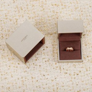 203215 我们出品 蜂巢戒指 ，可订做真金真钻，只做对版Zp真金货，pk市面各种金货 重磅重工推荐！首先，Zp材质为真金真钻的，分无钻，半钻，全钻三款，工艺