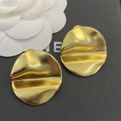 Celine耳钉热销款爆上新 一致Zp 赛琳凹凸金片耳钉 时尚简约，一股中古风Vintage范！极而不简，个性时髦气质