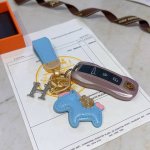 新款Hermes爱马仕钥匙扣钥匙扣加厚版 铂金版。高级精工版 众多网红同款 爱马仕挂饰钥匙扣太考验师傅的手艺了 要确保每个细节都到位不简单 高端定制 男女同款