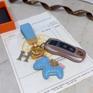 新款Hermes爱马仕钥匙扣钥匙扣加厚版 铂金版。高级精工版 众多网红同款 爱马仕挂饰钥匙扣太考验师傅的手艺了 要确保每个细节都到位不简单 高端定制 男女同款