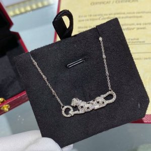 P180 精工版本 Cartier 卡地亚 1:1满钻豹子项链出货 经典贵族范儿、奢华满钻抚媚豹子设计 独家实拍 重工打造 完美复刻 电镀18K金！搭配祖母绿豹