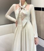 鞍上世界 90方巾-18Mm双面同色 手工卷边斜纹真丝方巾 100%桑蚕丝 这款爱马仕的经典单品展现强大而迷人的女性魅力精髓 此90方巾推陈出新 诠释无限的情感