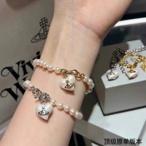 西太后 Vivienne 珍珠桃心爱心 土星珍珠手链 珍珠搭配桃心图案设计 搭配珍珠尽显光泽质感 简约大气Ins风十足 珍珠手链是每个女孩都必备的单品 超甜超可