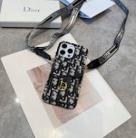 Dior迪奥马鞍包插卡包手机壳，可装卡片、证件，可当支架，搭配同款织带肩带，斜挎手机壳小姐姐必备款！ 型号：为了不出现报错型号，请打开本机查看手机设置显示的型号