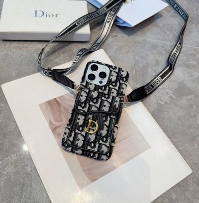 Dior迪奥马鞍包插卡包手机壳，可装卡片、证件，可当支架，搭配同款织带肩带，斜挎手机壳小姐姐必备款！ 型号：为了不出现报错型号，请打开本机查看手机设置显示的型号