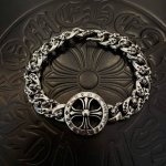 新款 专柜品质 Chrome Hearts克罗心经典复古圆十字架手链 凹凸造型不同的花纹设计风格 呈现出与众不同 十字架 童军花是克罗心的志 所以更经久不衰 正