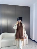 160 怒赞自留，难得的高端女款家属福利Lv非常正的男女围巾~面料大爱，非常柔软细腻舒服，大气简约，超级好看的男女神配色，任何人都会喜欢的款吧，小小Logo非常