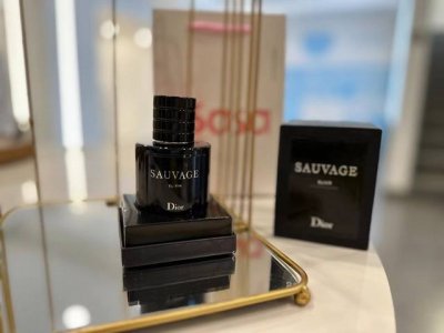 专柜品质 Dior迪奥典藏版旷野香精版香水60Ml礼盒木盒装 Dior 迪奥旷野男士香精 60Ml perfum香精版，是留香时间最长的版本，虽然是男香，但是女