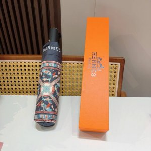 爱马仕 Herm S 新款 极品H家三折自动伞重磅呈现 以其精湛的工艺技术和源源不断的想像力 新涂层技术伞布 带来令人惊喜的遮光效果 让防晒及隔热性能更优保障
