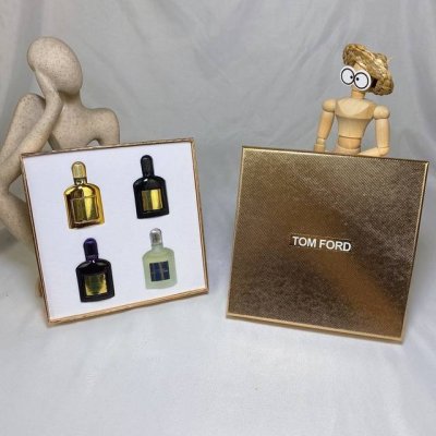 专柜品质 tom Ford汤姆福特Q版四件套香水Q香4Ml无喷头 富婆香 味道分别为 午夜兰花 灰色香根草 金色年华 紫色魅夜